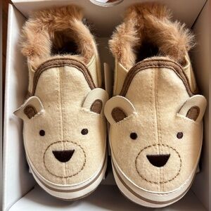 Robeez soft sole faux fur baby/infant shoes - new in box